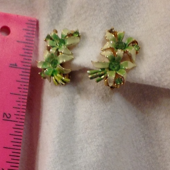 Estate Hand Enameled Painted Green CLIP Flowers - Picture 7 of 7